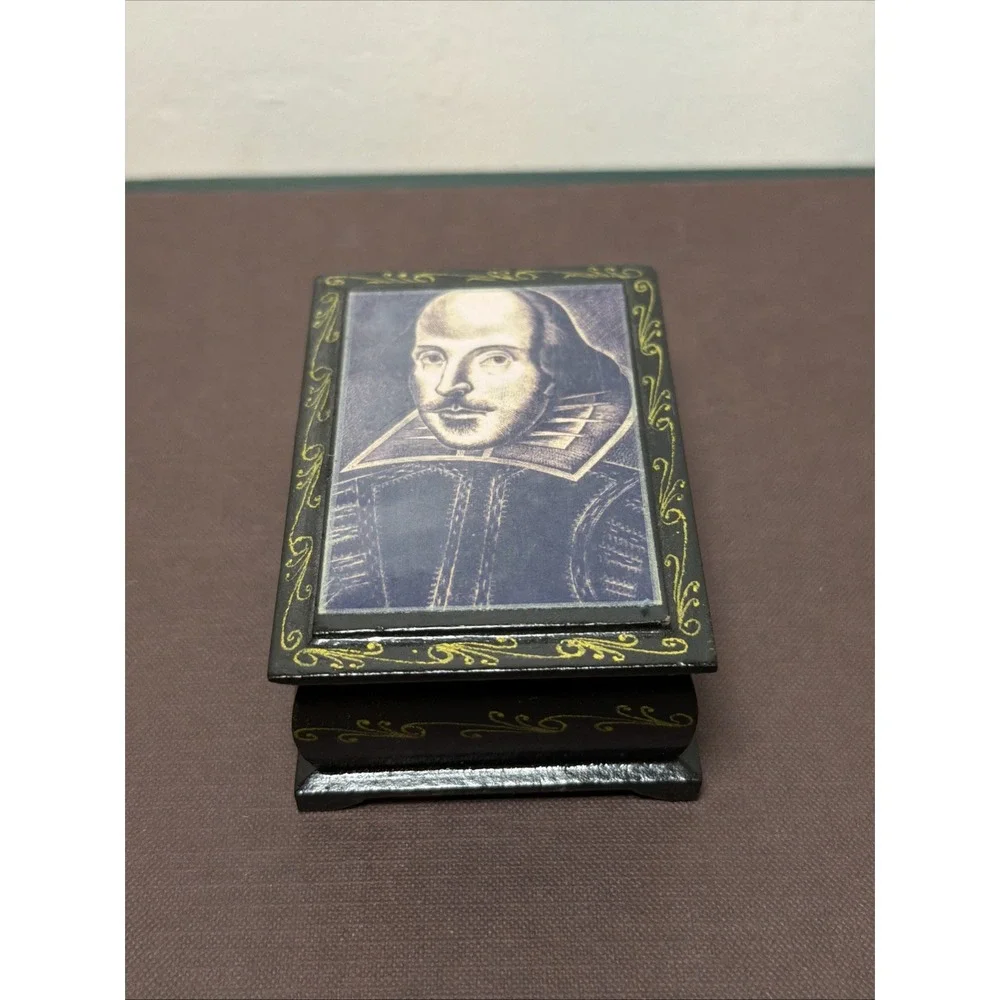 Vintage Russian Lacquer William Shakespeare Portrait Trinket Box Rare Keepsake